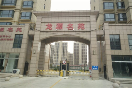 明湖中学附近宝法苑中装三室两厅送储藏室可分期